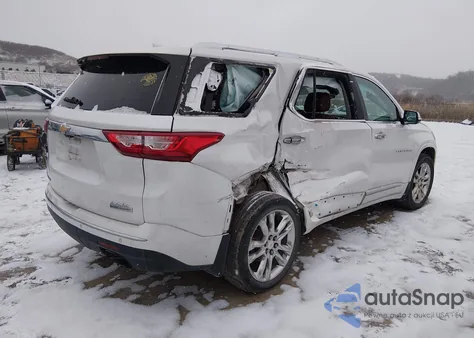 2018 Chevrolet Traverse High Country z USA, uszkodzony, nr VIN 1GNEVKKW0JJ255884